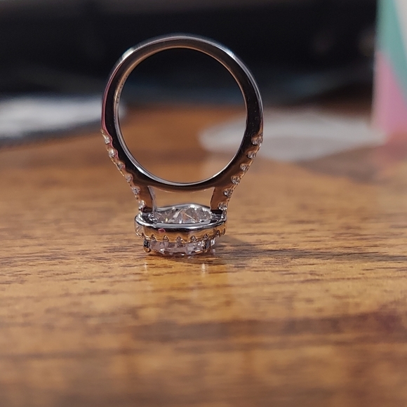 Tiger Gems 3.5 ctw Pear Halo Ring Size 4. Diamond Simulant. NWOT! - Picture 11 of 13